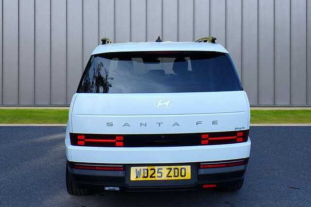 Hyundai SANTA FE 1.6 T-GDi 13.8kWh Ultimate Auto 4WD Euro 6 (s/s) 5dr (7Seat) White