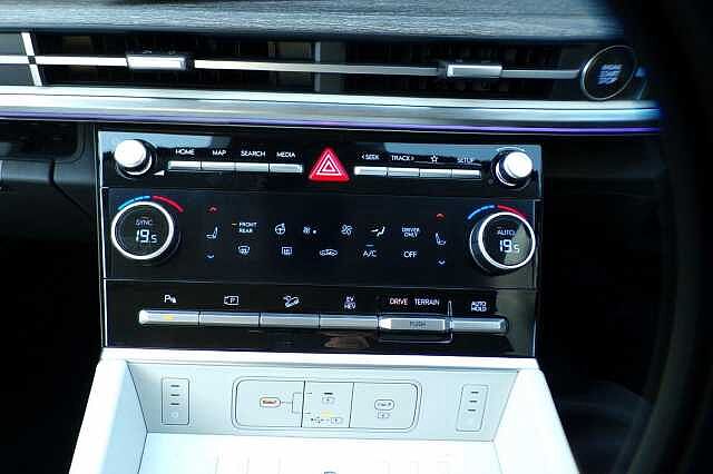 Hyundai SANTA FE 1.6 T-GDi 13.8kWh Ultimate Auto 4WD Euro 6 (s/s) 5dr (7Seat) White