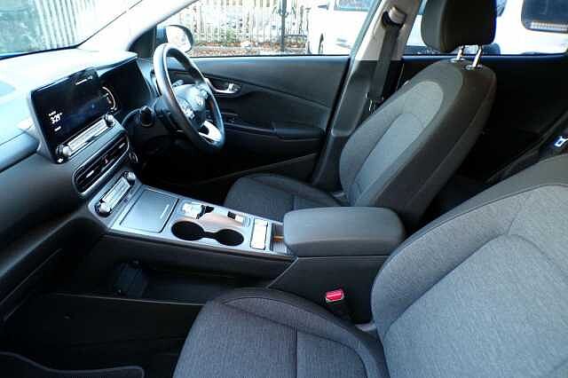 Hyundai KONA 64kWh Premium Auto 5dr (10.5kW Charger)