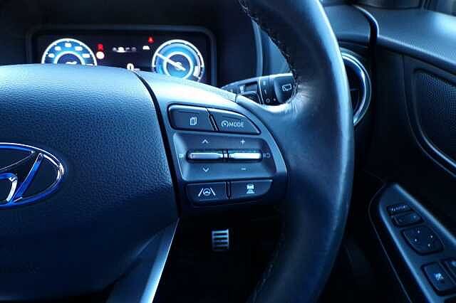 Hyundai KONA 64kWh Premium Auto 5dr (10.5kW Charger)