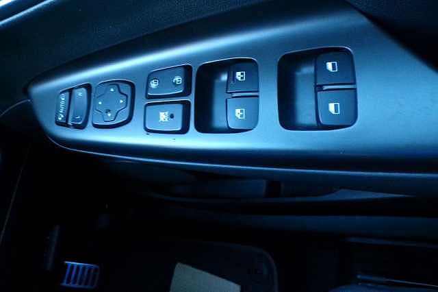 Hyundai KONA 64kWh Premium Auto 5dr (10.5kW Charger)