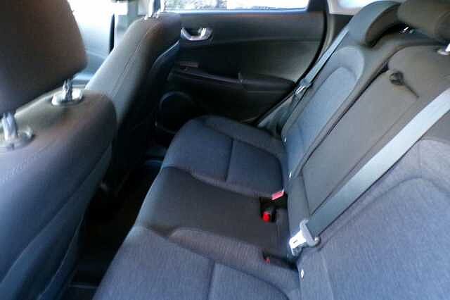 Hyundai KONA 64kWh Premium Auto 5dr (10.5kW Charger)